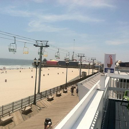 Boardwalk Hotel Charlee & Apartments Beach Hotel Oceanfront سيسايد هايتس المظهر الخارجي الصورة