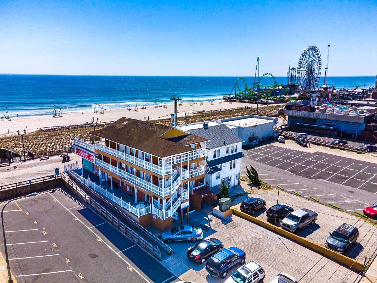 Boardwalk Hotel Charlee & Apartments Beach Hotel Oceanfront سيسايد هايتس المظهر الخارجي الصورة