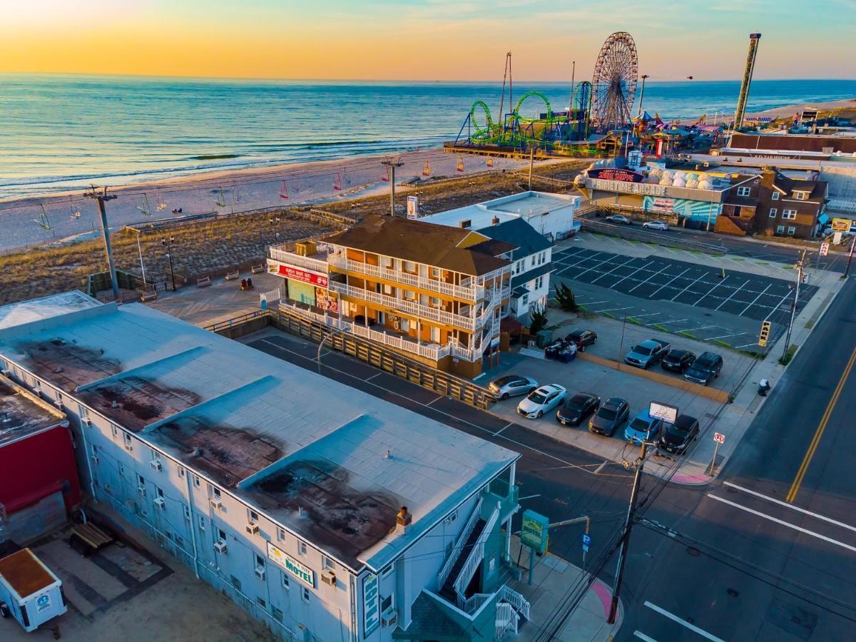 Boardwalk Hotel Charlee & Apartments Beach Hotel Oceanfront سيسايد هايتس المظهر الخارجي الصورة