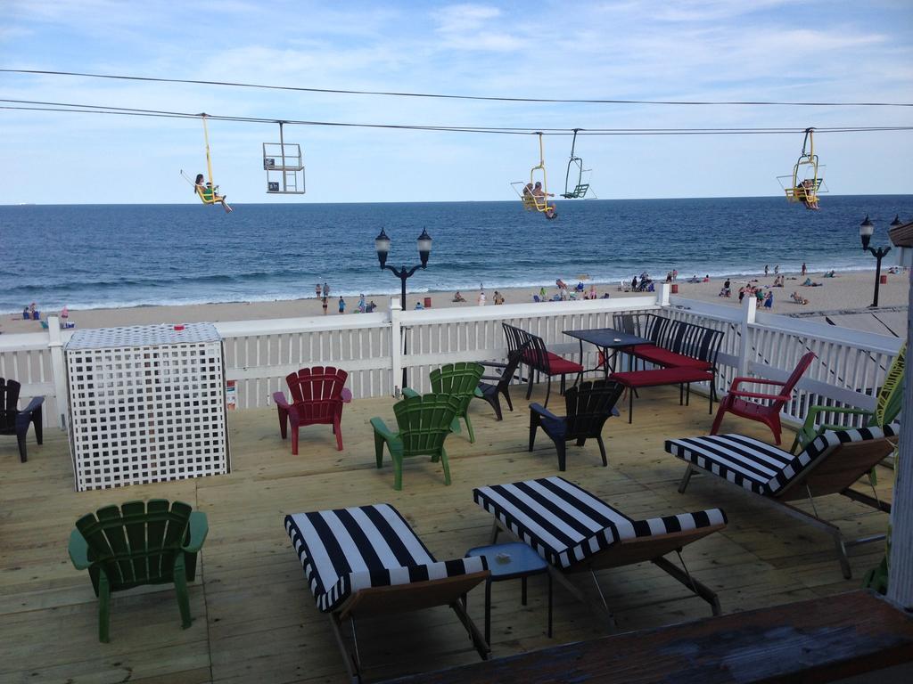 Boardwalk Hotel Charlee & Apartments Beach Hotel Oceanfront سيسايد هايتس المظهر الخارجي الصورة