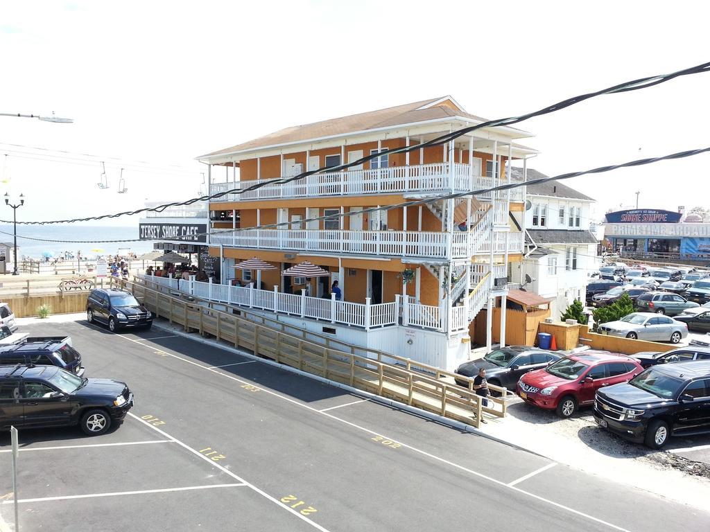 Boardwalk Hotel Charlee & Apartments Beach Hotel Oceanfront سيسايد هايتس المظهر الخارجي الصورة
