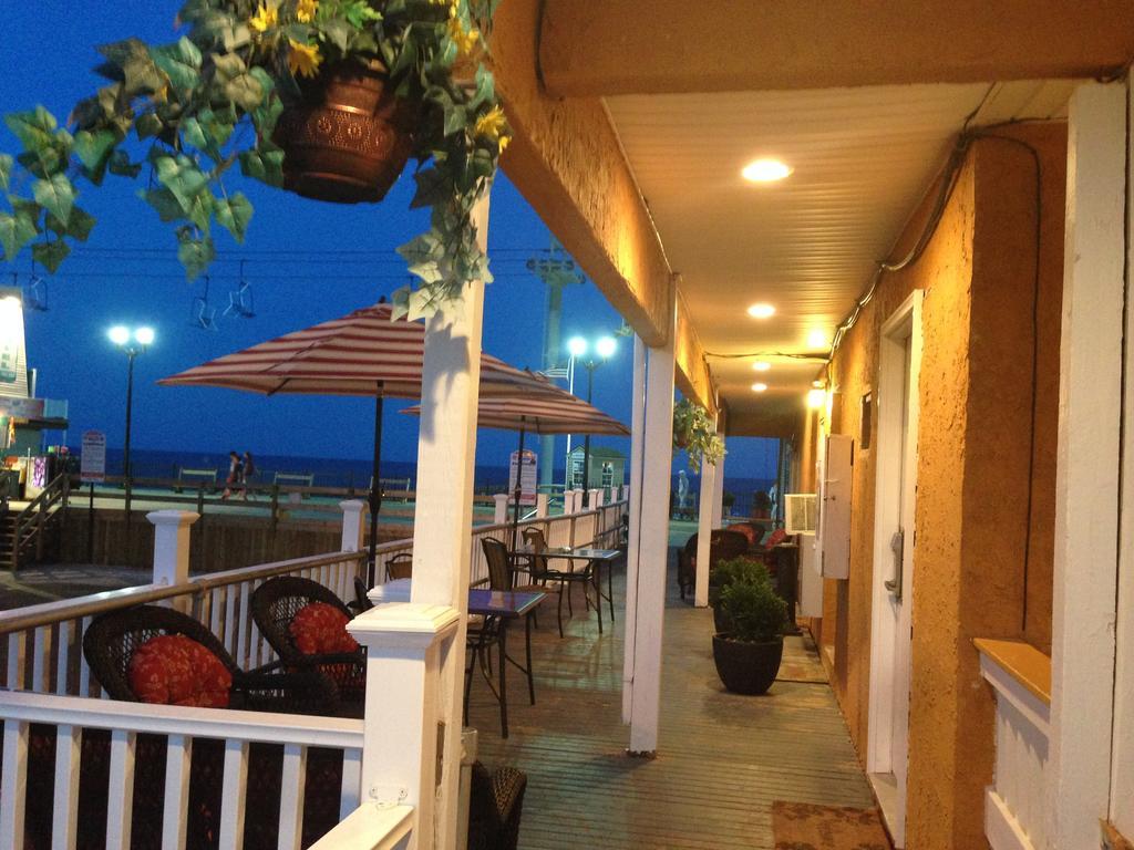 Boardwalk Hotel Charlee & Apartments Beach Hotel Oceanfront سيسايد هايتس المظهر الخارجي الصورة