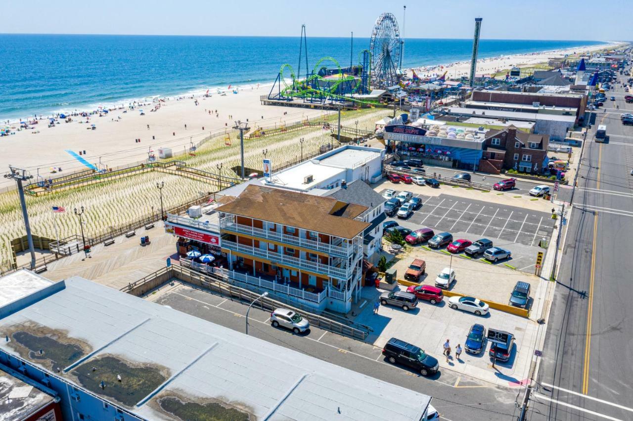 Boardwalk Hotel Charlee & Apartments Beach Hotel Oceanfront سيسايد هايتس المظهر الخارجي الصورة